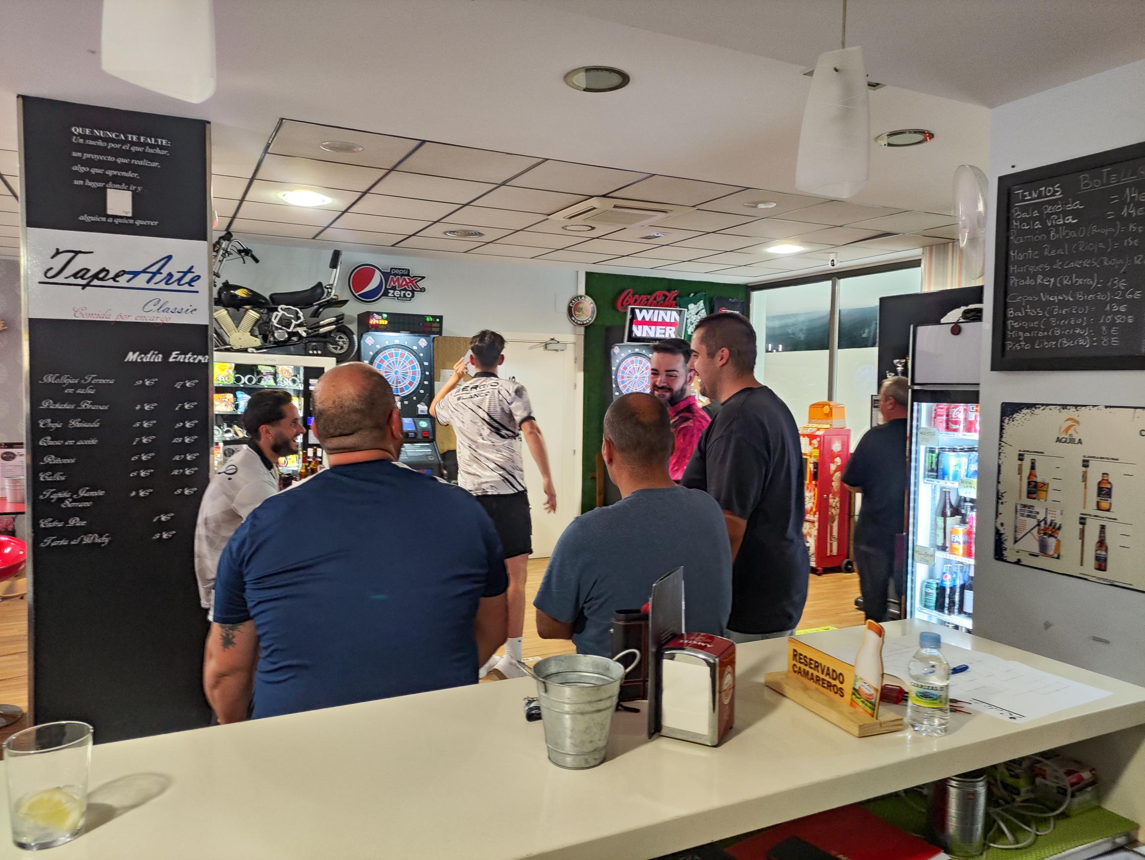 Caf&eacute; Bar central 13