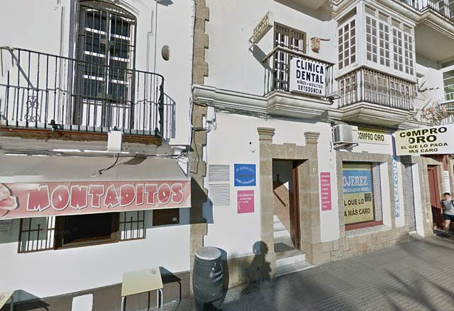 Clínica Dental Lola Gallardo CLINICAS DENTALES