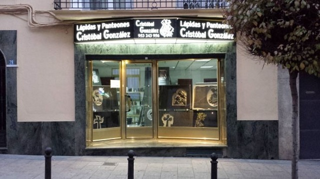 L&aacute;pidas Crist&oacute;bal Gonz&aacute;lez MARMOLES Y GRANITOS