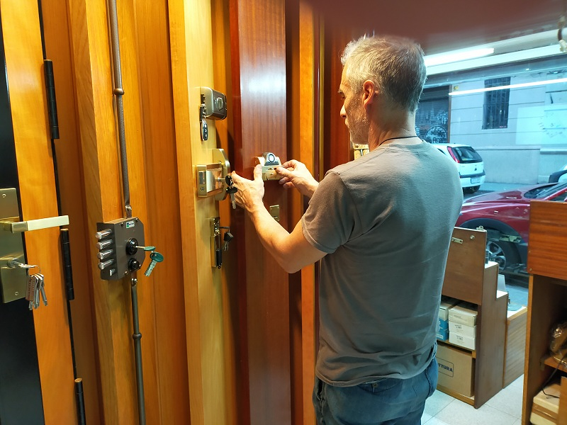 Cerrajer&iacute;a Pueblo Seco Manuel Franco 12