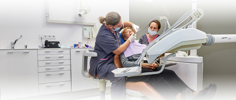 Centro De Medicina Bucal Roselló Y Camps CLINICAS DENTALES