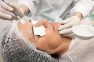 Centro Dermatológico Dr. Javier Bassas Bresca MEDICOS ESPECIALISTAS DERMATOLOGIA MEDICO-QUIRURGICA Y VENEREOLOGIA Centro Dermatológico Dr. Javier Bassas Bresca MEDICOS ESPECIALISTAS DERMATOLOGIA MEDICO-QUIRURGICA Y VENEREOLOGIA